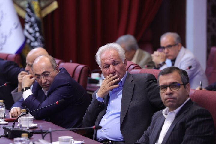 دیدار وزیر اقتصاد با اعضای مجمع کارآفرینان ایران