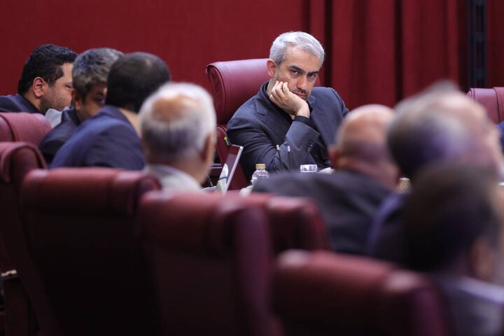 دیدار وزیر اقتصاد با اعضای مجمع کارآفرینان ایران