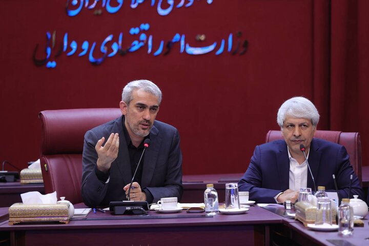 دیدار وزیر اقتصاد با اعضای مجمع کارآفرینان ایران