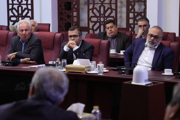 دیدار وزیر اقتصاد با اعضای مجمع کارآفرینان ایران