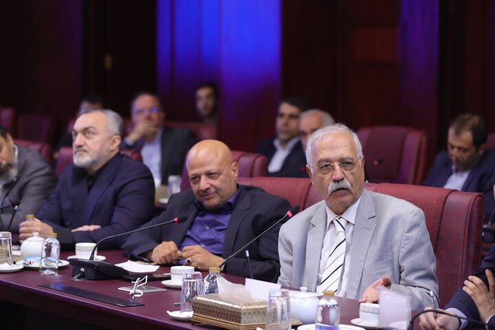 دیدار وزیر اقتصاد با اعضای مجمع کارآفرینان ایران