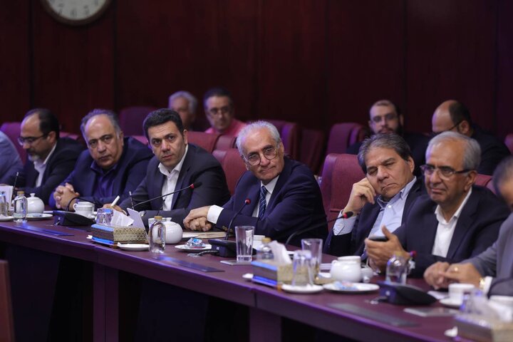 دیدار وزیر اقتصاد با اعضای مجمع کارآفرینان ایران