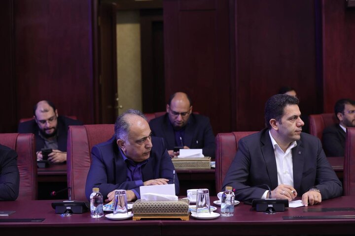 دیدار وزیر اقتصاد با اعضای مجمع کارآفرینان ایران