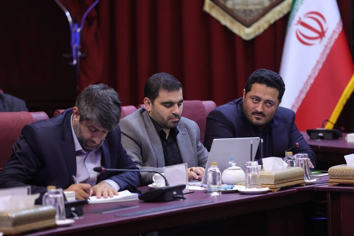 دیدار وزیر اقتصاد با اعضای مجمع کارآفرینان ایران