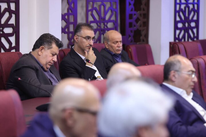 دیدار وزیر اقتصاد با اعضای مجمع کارآفرینان ایران