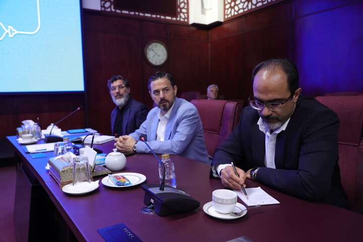 دیدار وزیر اقتصاد با اعضای مجمع کارآفرینان ایران