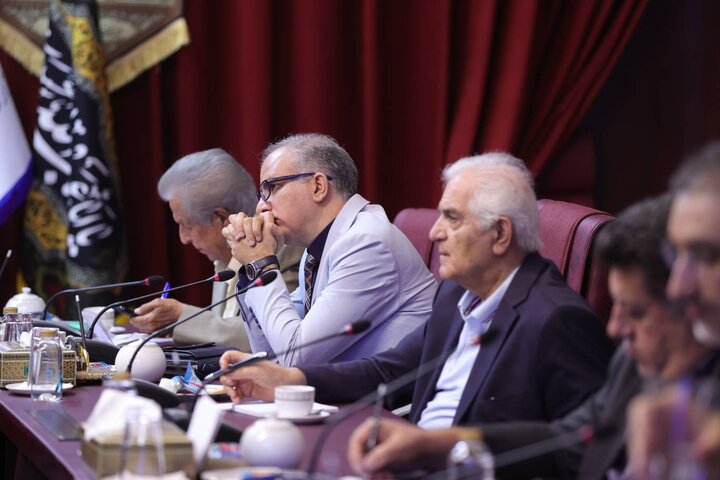 دیدار وزیر اقتصاد با اعضای مجمع کارآفرینان ایران