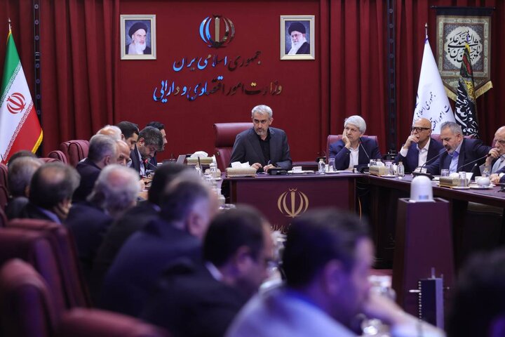 دیدار وزیر اقتصاد با اعضای مجمع کارآفرینان ایران