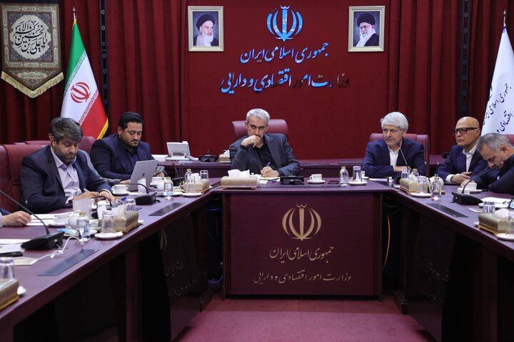 دیدار وزیر اقتصاد با اعضای مجمع کارآفرینان ایران