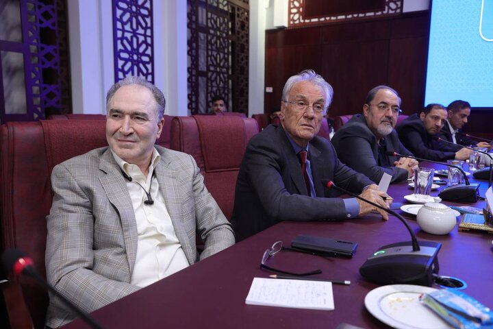 دیدار وزیر اقتصاد با اعضای مجمع کارآفرینان ایران