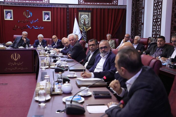 دیدار وزیر اقتصاد با اعضای مجمع کارآفرینان ایران
