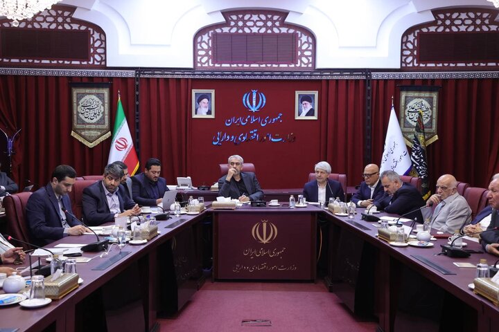 دیدار وزیر اقتصاد با اعضای مجمع کارآفرینان ایران