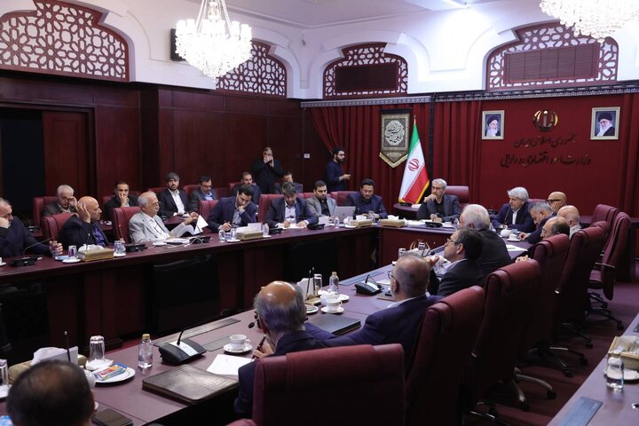 دیدار وزیر اقتصاد با اعضای مجمع کارآفرینان ایران