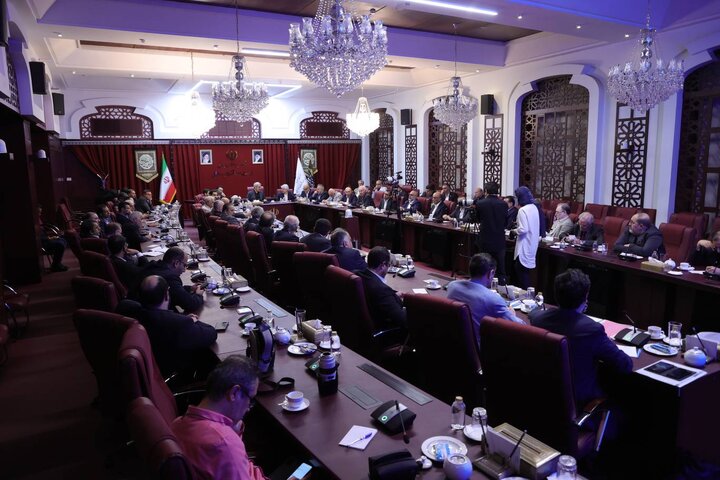 دیدار وزیر اقتصاد با اعضای مجمع کارآفرینان ایران