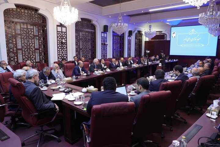 دیدار وزیر اقتصاد با اعضای مجمع کارآفرینان ایران