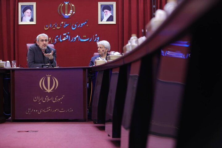 دیدار وزیر اقتصاد با اعضای مجمع کارآفرینان ایران