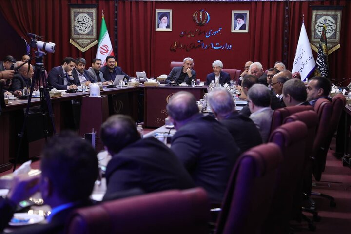 به پیمان خود با بخش خصوصی پایبندم/ استراتژی وزارت اقتصاد، توسعه صادرات است/ کارآفرینان هدف گذاری توسعه‌ای خود را به وزارت اقتصاد اعلام کنند / تغییر سیستم مالیاتی از ممیز محور به مؤدی محور در دستور کار است