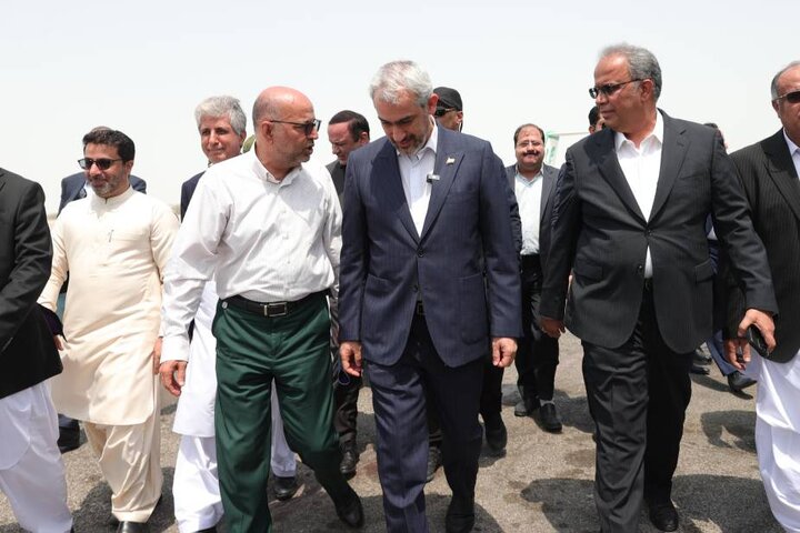 ورود وزیر اقتصاد به استان سیستان و بلوچستان