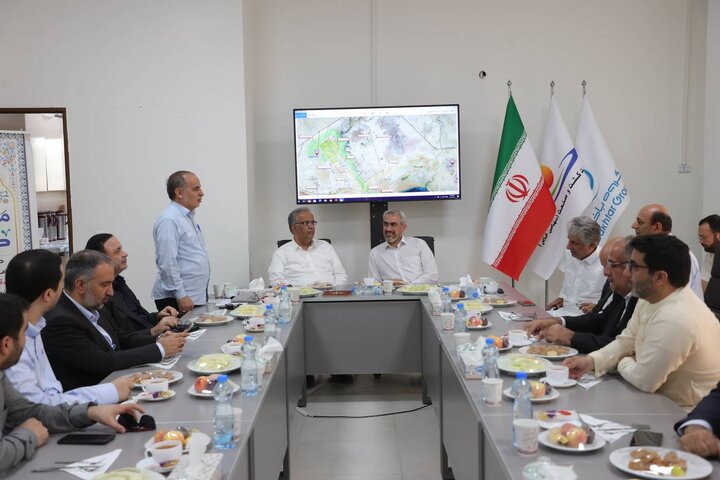 بازدید دکتر مدنی زاده از مجموعه کشت و صنعت مکران