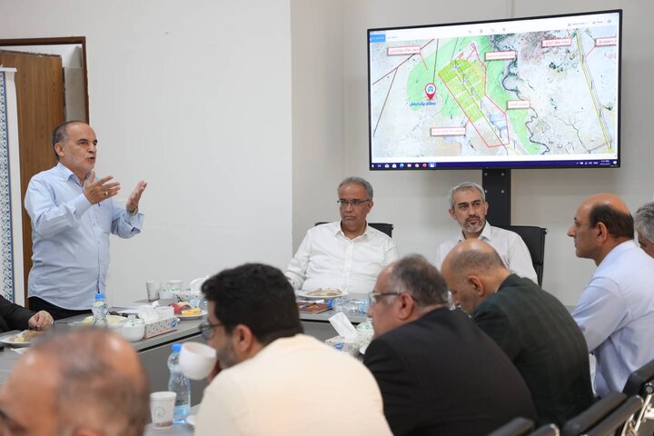 بازدید دکتر مدنی زاده از مجموعه کشت و صنعت مکران