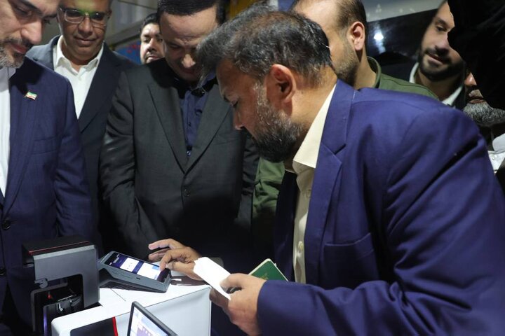 آیین رونمایی از سیستم یکپارچه صدور کارت بانکی گردشگران خارجی