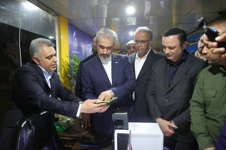 آیین رونمایی از سیستم یکپارچه صدور کارت بانکی گردشگران خارجی