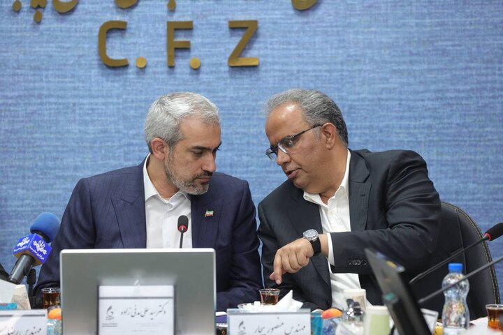 نشست مدیران و فعالان اقتصادی منطقه آزاد چابهار با وزیر اقتصاد