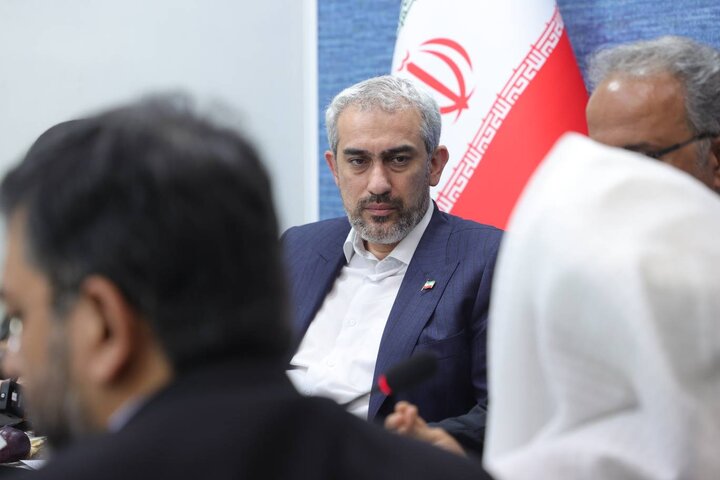 نشست مدیران و فعالان اقتصادی منطقه آزاد چابهار با وزیر اقتصاد