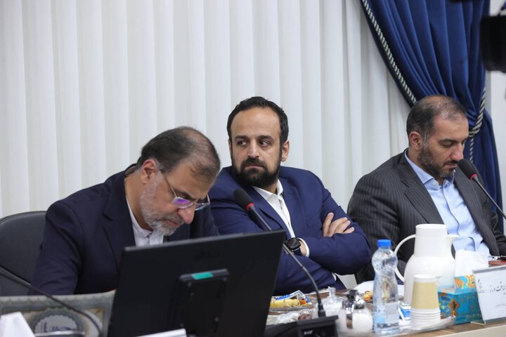 نشست مدیران و فعالان اقتصادی منطقه آزاد چابهار با وزیر اقتصاد