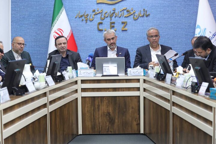 نشست مدیران و فعالان اقتصادی منطقه آزاد چابهار با وزیر اقتصاد