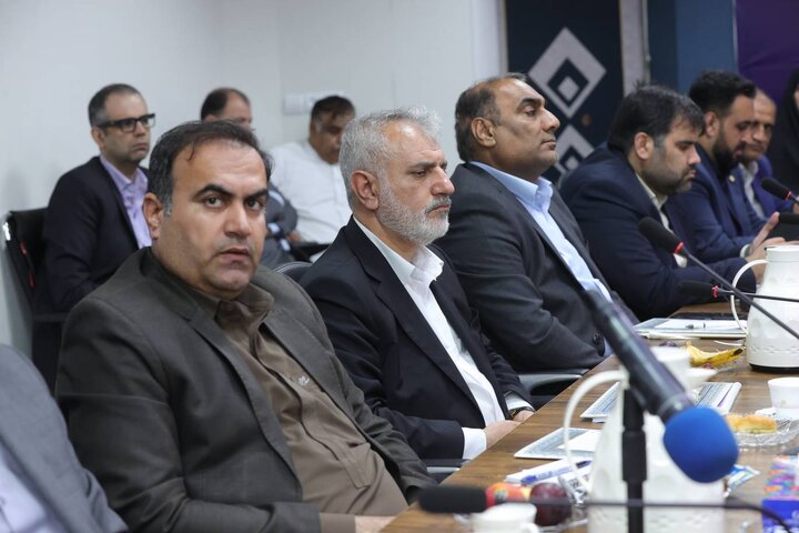 نشست مدیران و فعالان اقتصادی منطقه آزاد چابهار با وزیر اقتصاد