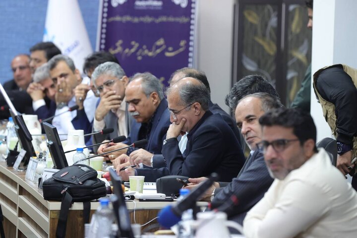 نشست مدیران و فعالان اقتصادی منطقه آزاد چابهار با وزیر اقتصاد