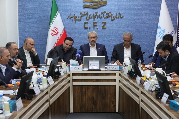 نشست مدیران و فعالان اقتصادی منطقه آزاد چابهار با وزیر اقتصاد