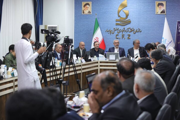 نشست مدیران و فعالان اقتصادی منطقه آزاد چابهار با وزیر اقتصاد