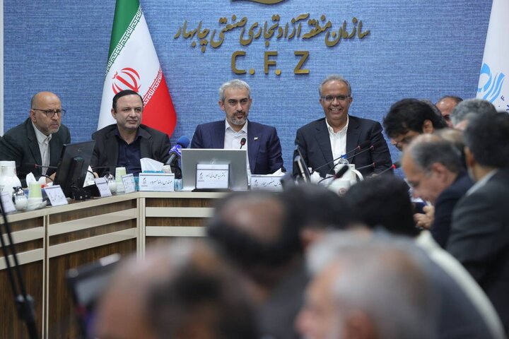 نشست مدیران و فعالان اقتصادی منطقه آزاد چابهار با وزیر اقتصاد