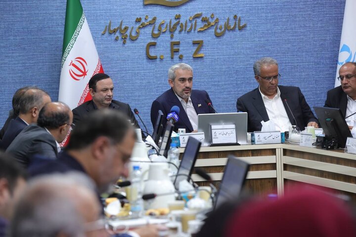 نشست مدیران و فعالان اقتصادی منطقه آزاد چابهار با وزیر اقتصاد