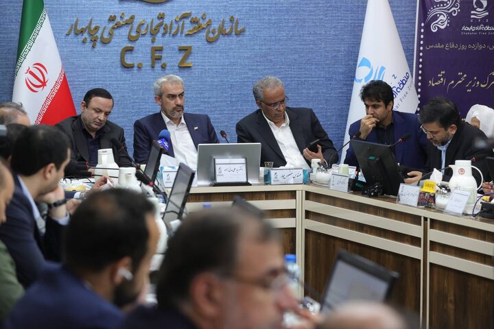 نشست مدیران و فعالان اقتصادی منطقه آزاد چابهار با وزیر اقتصاد