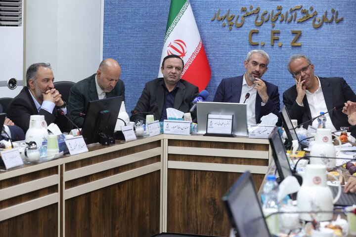 نشست مدیران و فعالان اقتصادی منطقه آزاد چابهار با وزیر اقتصاد