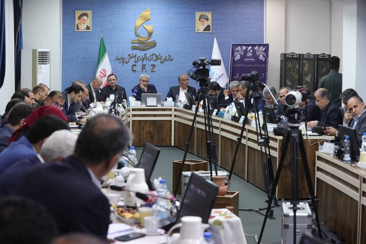 نشست مدیران و فعالان اقتصادی منطقه آزاد چابهار با وزیر اقتصاد