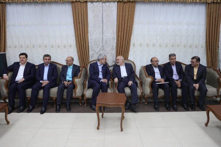 ورود وزیر اقتصاد به استان خوزستان