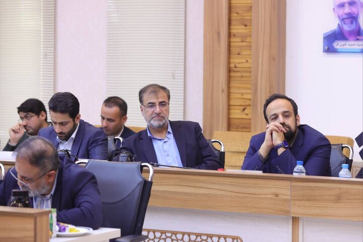 نشست مدیران و فعالان اقتصادی استان خوزستان با وزیر اقتصاد