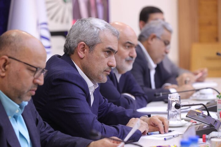 نشست مدیران و فعالان اقتصادی استان خوزستان با وزیر اقتصاد