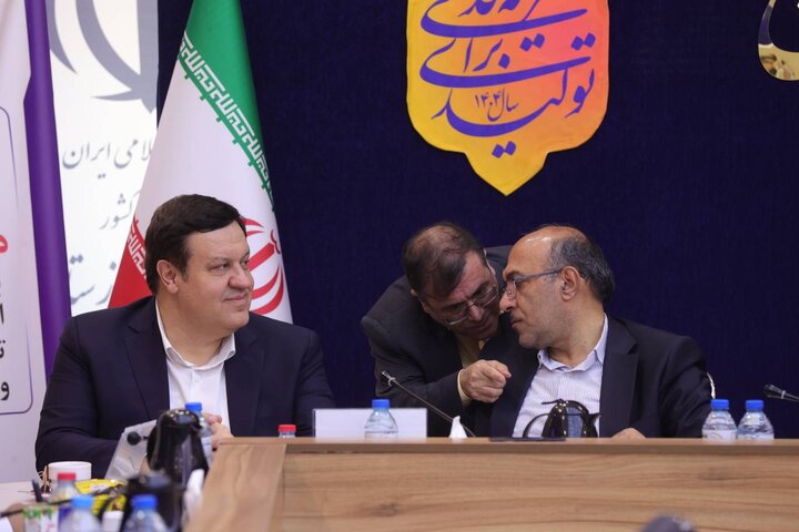 نشست مدیران و فعالان اقتصادی استان خوزستان با وزیر اقتصاد