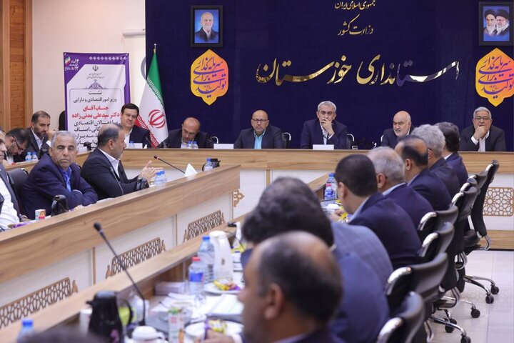 نشست مدیران و فعالان اقتصادی استان خوزستان با وزیر اقتصاد