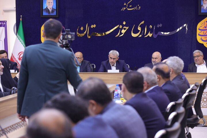 نشست مدیران و فعالان اقتصادی استان خوزستان با وزیر اقتصاد