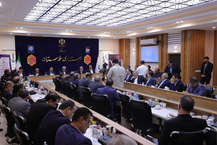 نشست مدیران و فعالان اقتصادی استان خوزستان با وزیر اقتصاد