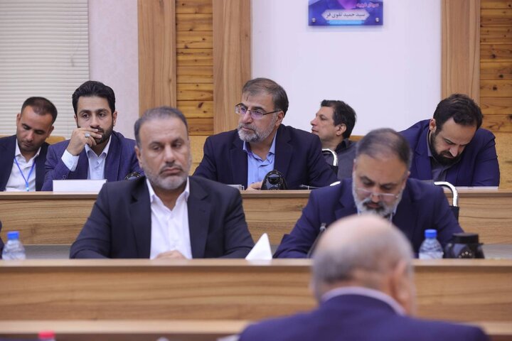 نشست مدیران و فعالان اقتصادی استان خوزستان با وزیر اقتصاد