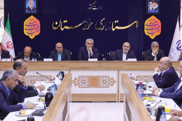 نشست مدیران و فعالان اقتصادی استان خوزستان با وزیر اقتصاد