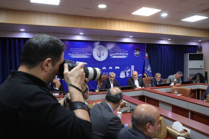 بازدید وزیر اقتصاد از انبارهای منطقه ویژه بندر امام خمینی(ره)