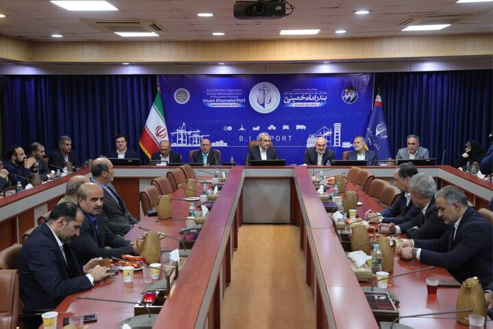 بازدید وزیر اقتصاد از انبارهای منطقه ویژه بندر امام خمینی(ره)